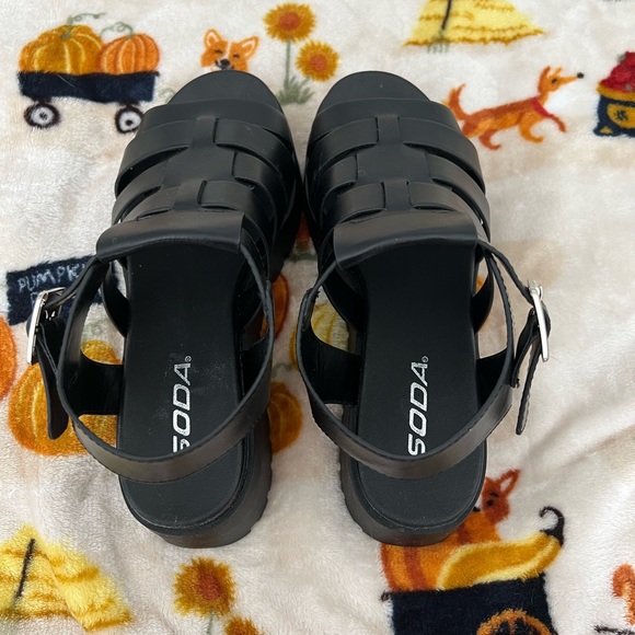 SODA®️ Black Pullout Platform Sandals - Picture 5 of 6